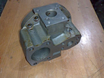 Hitachi Excavator Hydraulic Pump Parts HPV116 EX200-1 EX220-1 EX220LC Main Pump Head Cover